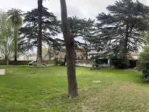 Casa en Venta con 7 cocheras