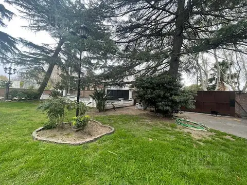 Casa 7 ambientes con 5 baños