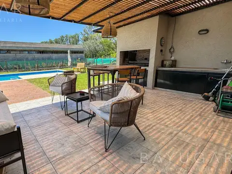 Casa 4 ambientes con 3 baños