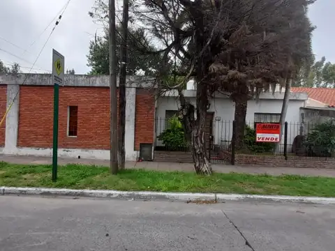 HERMOSA ESQUINA  CON  CASA A REFACCIONAR