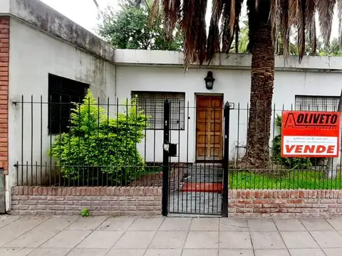 HERMOSA ESQUINA  CON  CASA A REFACCIONAR