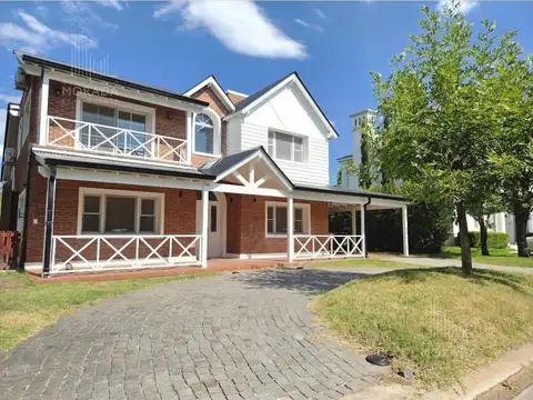 Casa en St. Matthews Village