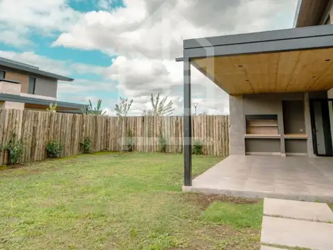 Casa en Venta en San Lorenzo Chico, USD 270.000