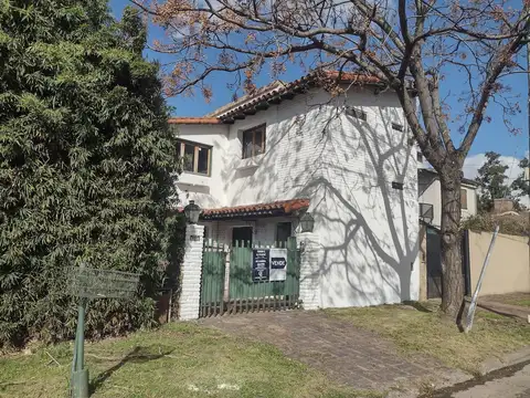 Casa en Venta en Ingeniero Adolfo Sourdeaux. Oportunidad!