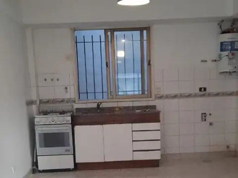 Departamento en Alquiler en Castelar, $ 300.000