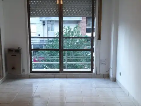 Departamento en Alquiler en Castelar, $ 300.000