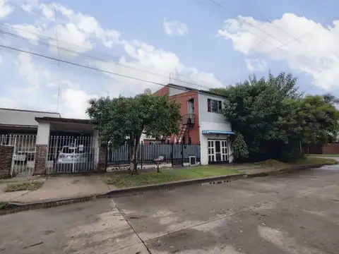 Venta Casa 3 ambientes con garage en Castelar