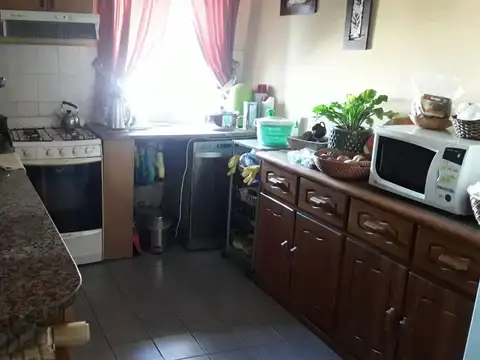 Casa 5 ambientes con 2 baños