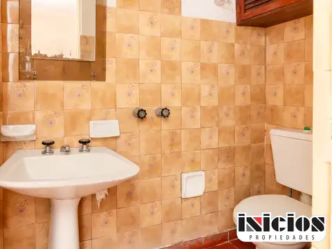 Local mas vivienda en Block - C953
