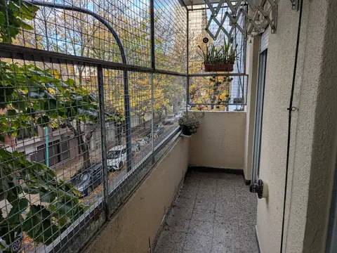 Alquiler TRES   AMBIENTES FRENTE BALCÓN