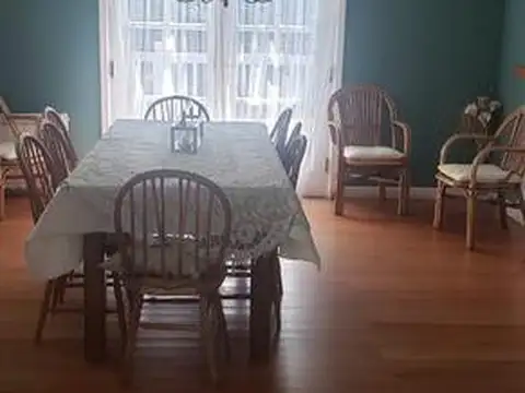 Casa en Venta con 3 cocheras