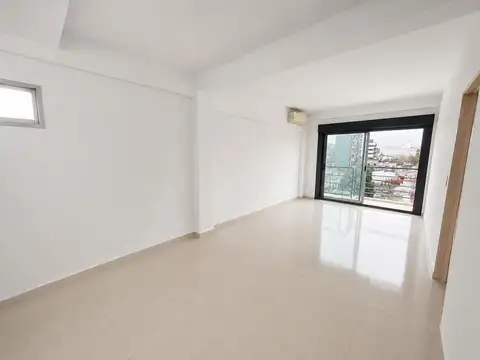 Departamento monoambiente con balcón en Parque Patricios