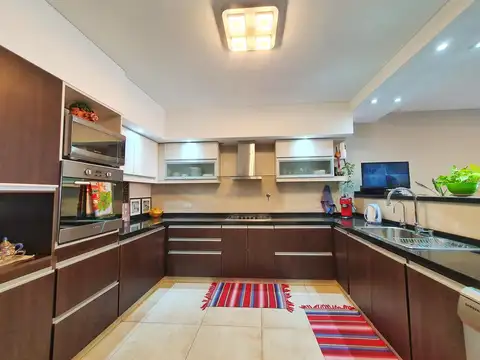 Casa 5 ambientes con 3 baños