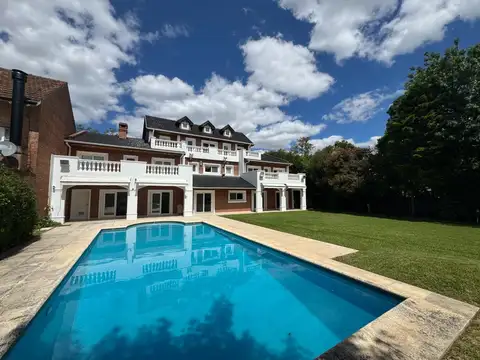 Casa en Venta con 2 cocheras