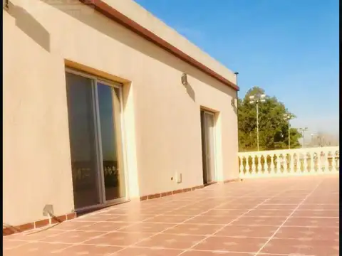 Casa 6 ambientes con 4 baños