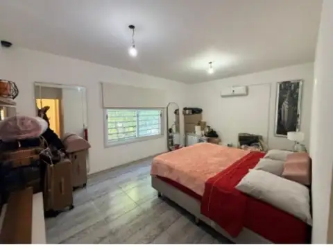 Casa en Alquiler con 2 cocheras