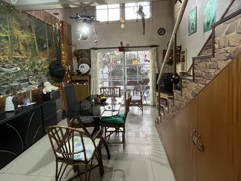 EXCELENTE PH DE 2 AMBIENTES TIPO LOFT EN PLANTA BAJA Y PLANTA ALTA SIN EXPENSAS
