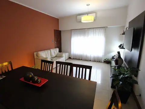 OPORTUNIDAD VENTA CASA 7 AMBIENTES MULTIFAMILIAR COCHERA ESCUCHA OFERTA