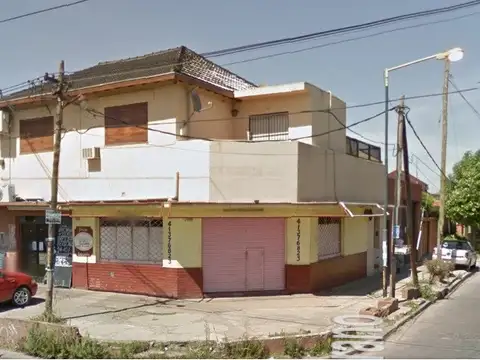 CASA EN PLANTA ALTA CON LOCALES en venta en José León Suárez