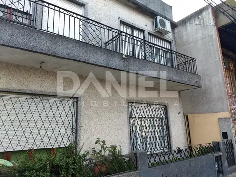 SOLIDA CASA PH EN DOS PLANTAS SOBRE HERMOSO LOTE DE 5 x 45 A METROS DE SA DE PADUA APTO CREDITO  