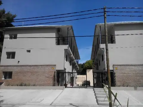 Departamento 3 AMB CON PATIO Y  cochera. tigre. tacuari 255. todo incluido(  no abona expensas. abl agua )