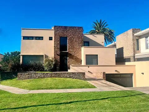 Hermosa casa en machado angosto!