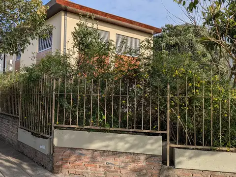 CASA 4 AMB. EN DOS PLANTAS S/LOTE 236 M2