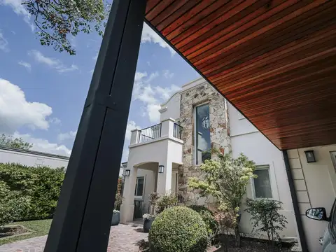 Casa 7 ambientes con 3 baños