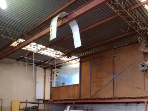 Galpón/taller/deposito 300 m2 aprox