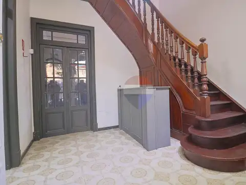 Casa en Alquiler con 2 cocheras