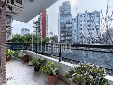 Excelente semipiso con balcón al frente + Pileta + Cochera