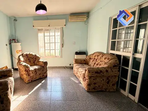 Casa 3 ambientes con 2 baños