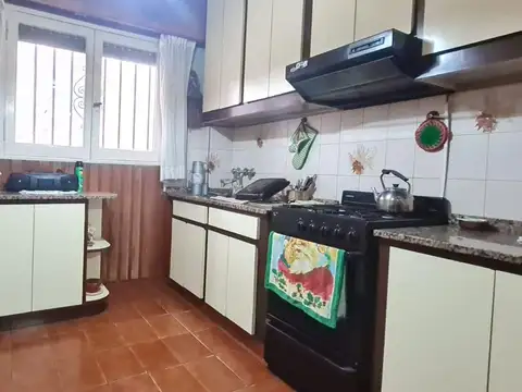 Depto Tipo Casa en Alquiler con 1 cocheras