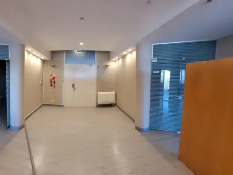 Oficina 6 ambientes con 2 baños