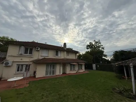 Casa en Venta con 4 cocheras