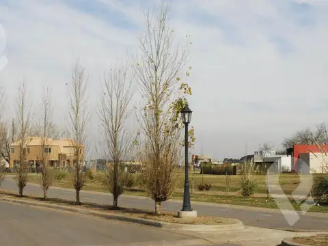 ¡OPORTUNIDAD! Lote en Venta en Barrio Privado San Feilpe