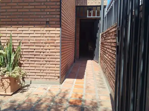 Casa en Venta en Alto Alberdi, USD 65.000