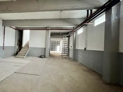 Galpón con vivienda en venta