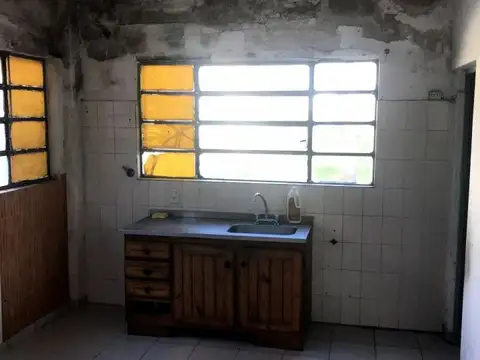 Venta de casa de 2 dormitorios en Bermudez.