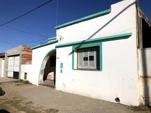 Venta de casa de 2 dormitorios en Bermudez.