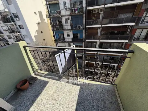MARIO BRAVO Y AV. RIVADAVIA - IMPECABLE TODO SOL BAÑO Y COCINA COMPLETOS