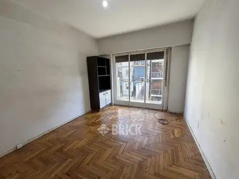 MARIO BRAVO Y AV. RIVADAVIA - IMPECABLE TODO SOL BAÑO Y COCINA COMPLETOS