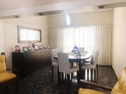 Casa en Venta con 10 cocheras