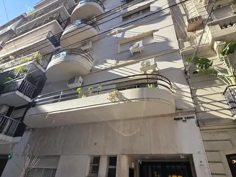 Departamento en Recoleta, Amplio semipiso al contrafrente, muy luminoso y en excelente estado.