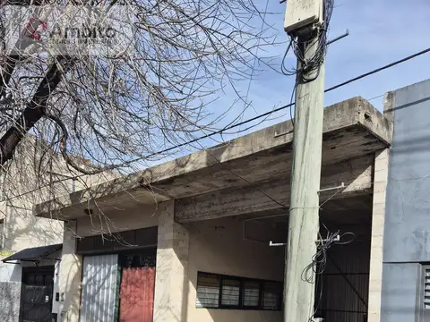 Depósito con oficinas dentro del casco urbano