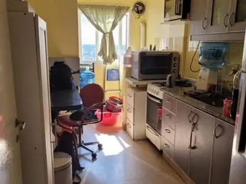 DEPARTAMENTO DE TRES AMBIENTES CON COCHERA