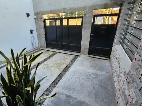 FLORIDA OESTE CASA VENTA 5 AMB COCHERA Y PILETA