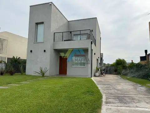 Casa Chalet  en Venta en Santa Elena, Pilar del Este, Pilar