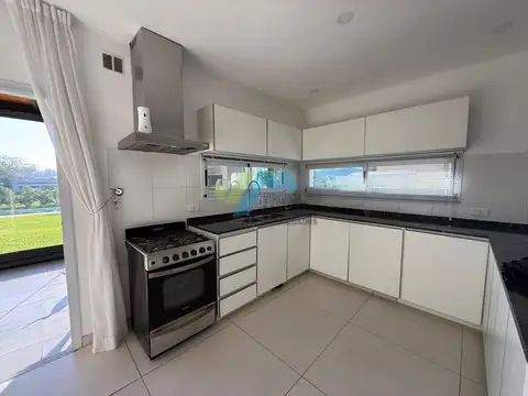 Casa 5 ambientes con 31 baños