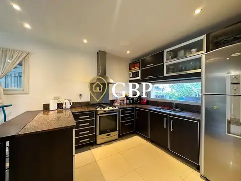 Casa en Venta con 4 cocheras